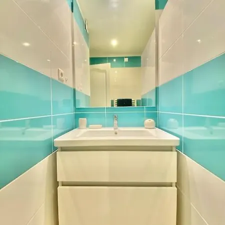 La Paisible 4 Pax Piscine & Mer Apartment *